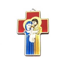 Kruis met de heilige familie in rood hout. 13/9 cm