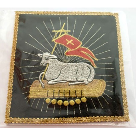Black Pierka geborduurd met vergulden Agnus dei 16x16cm