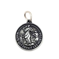 Mary metalen medaille die de knooppunten verslaat