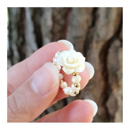 Witte kristallen ring met prele metalen pl. Goud en rozenhars