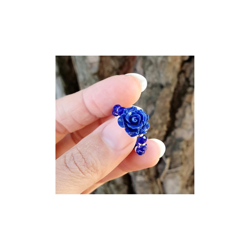 Bague en cristal bleu avec perles métal ag et rose en résine