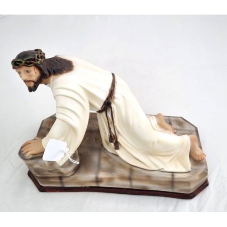 Standbeeld van Jezus die het Hars Cross draagt. 23/30 cm