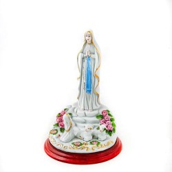 Statue de l'Apparition de Lourdes avec la basilique en biscuit. 14 cm