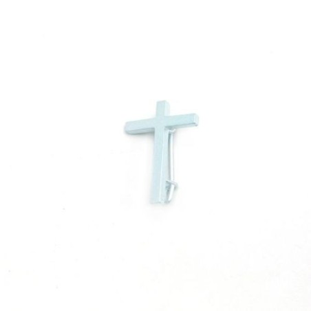 Epingle avec croix en bronze argenté sablé. 21 mm
