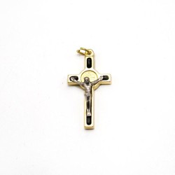 Pendentif croix de Saint Benoit en métal doré et émail. 4 cm