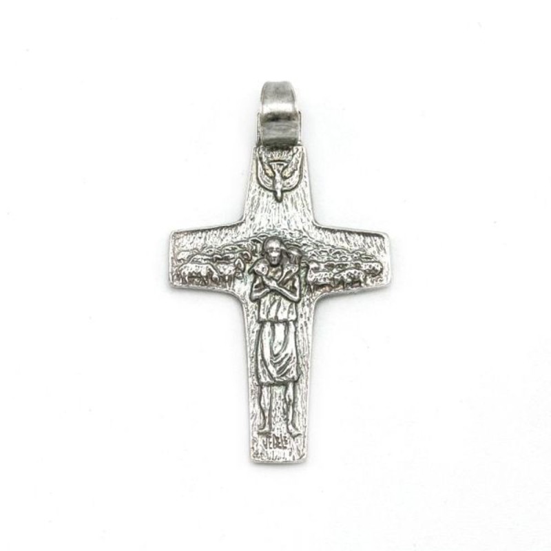 Pendentif croix du Bon Berger en métal argenté. 26 mm