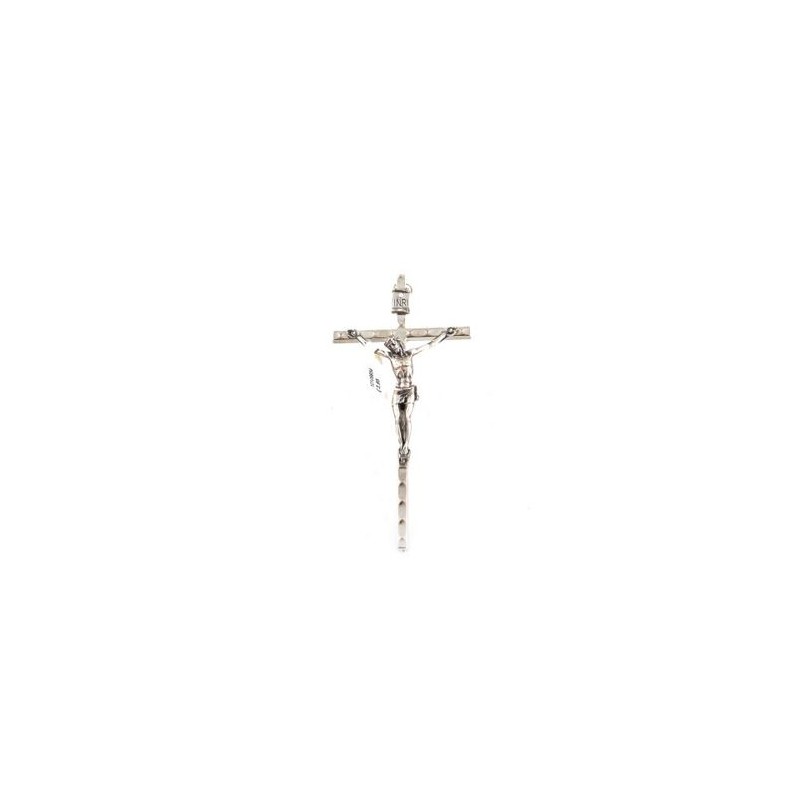 Crucifix en métal argenté. 11 cm