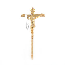 Crucifix en métal doré. 9 cm