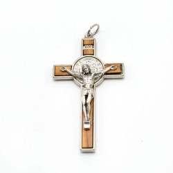 Pendentif croix de Saint Benoit en métal et bois