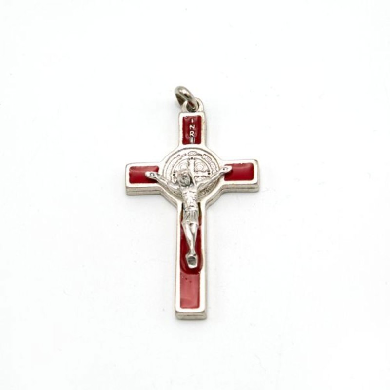 Pendentif croix de Saint Benoit en métal et émail. 5 cm