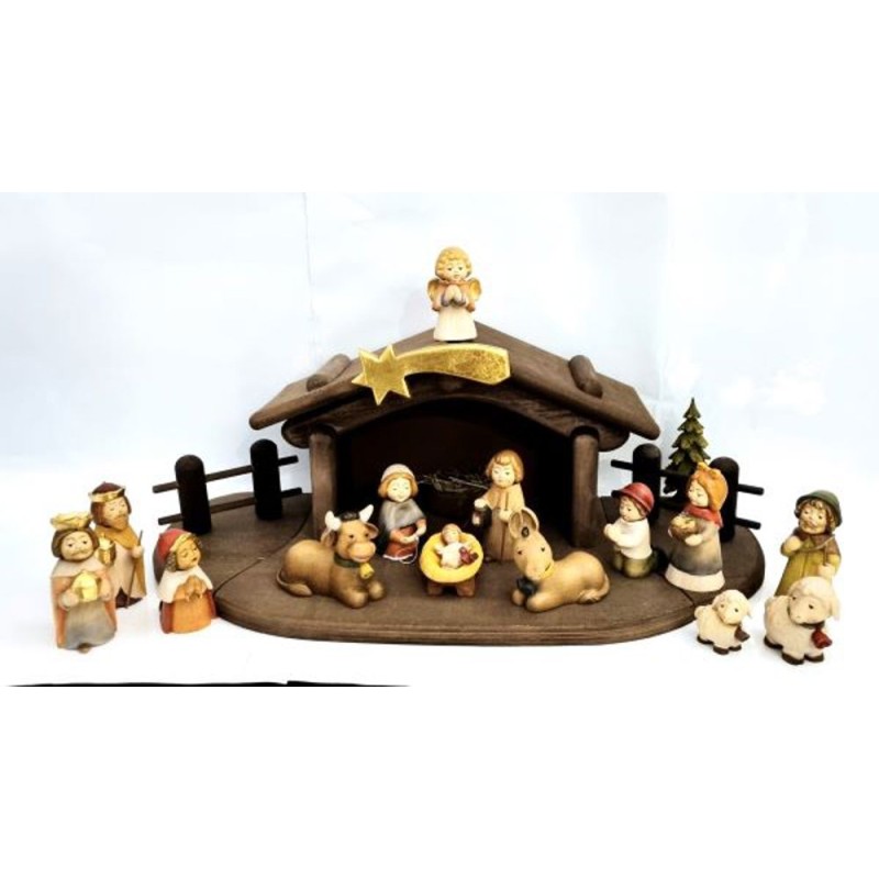 Crèche de Noël avec 19 sujets en bois et étable. 10 cm