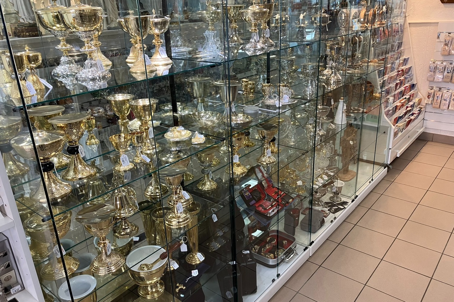 Détail des étagères du magasin