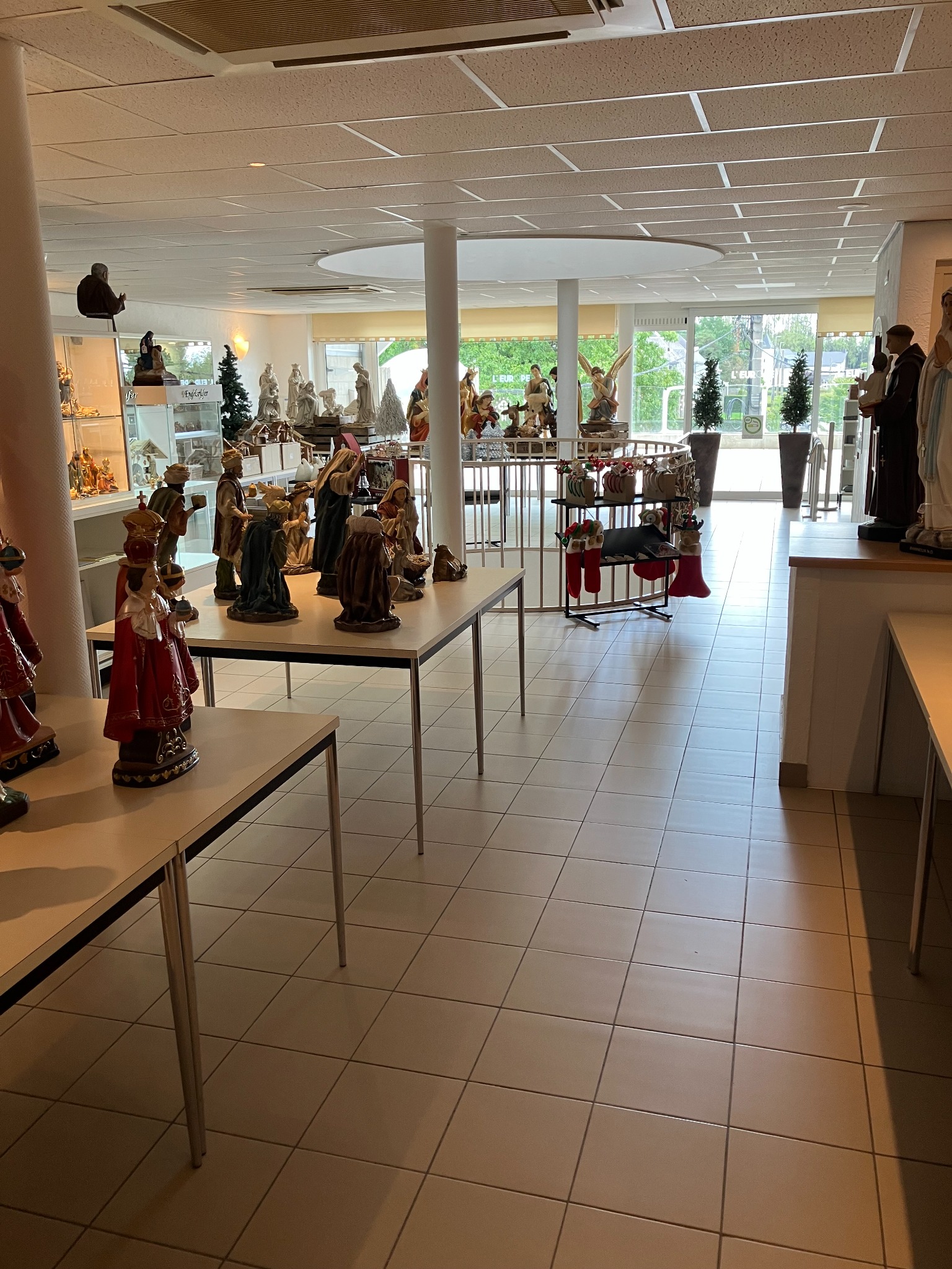 Perspective de l’étage du magasin et de ses espaces d’exposition