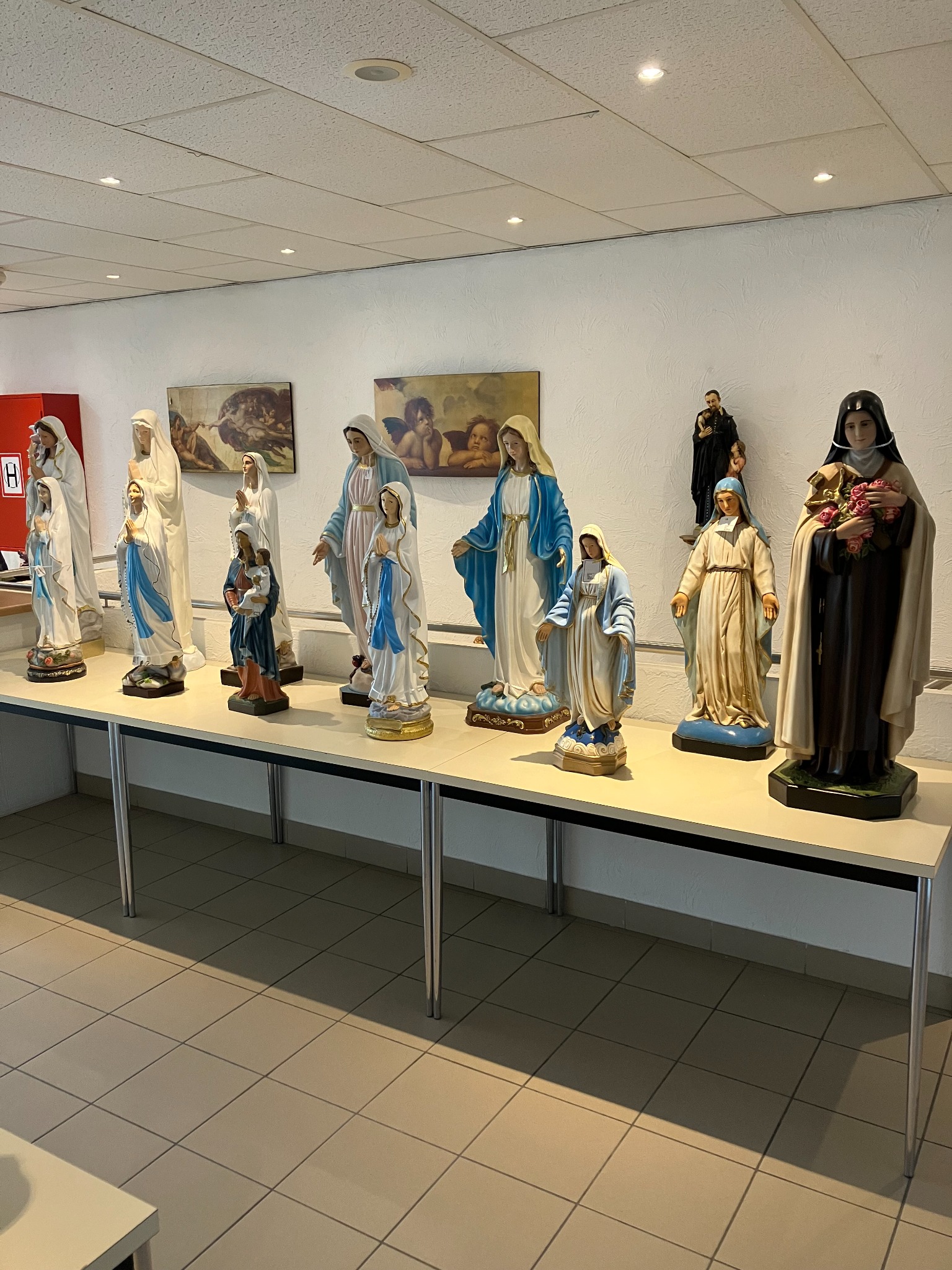 Sélection de statues religieuses présentées à l’étage
