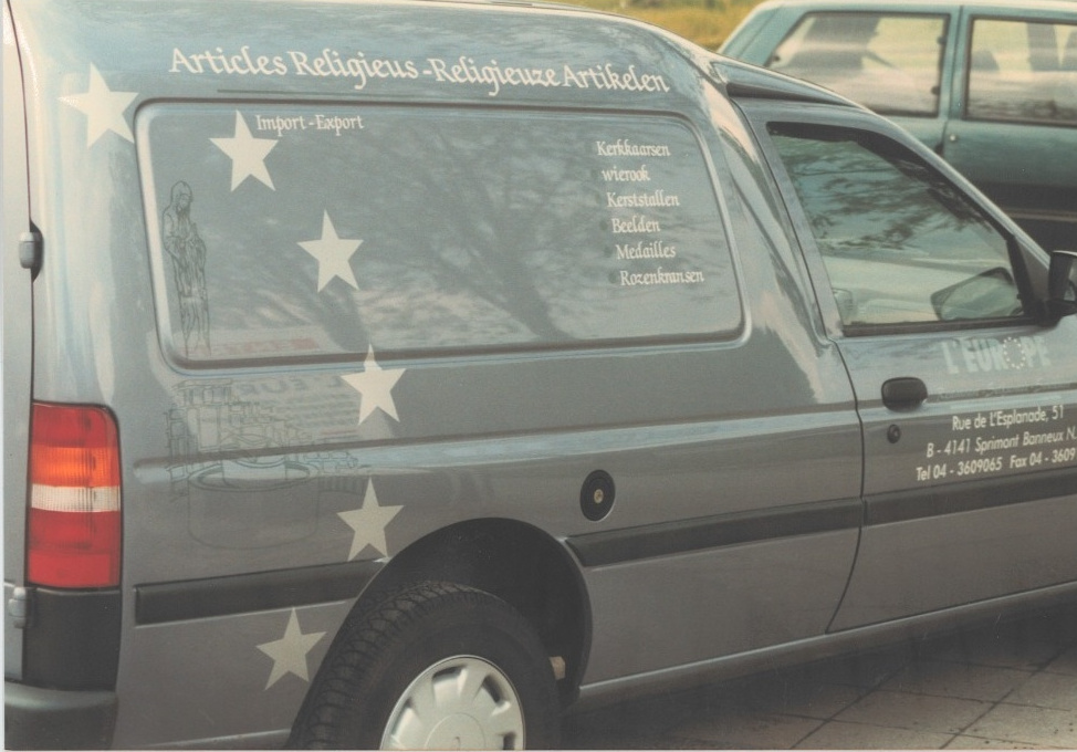 Camionnette de la Maison de l’Europe vers 1995 portant les mentions Articles Religieux, Import-Export